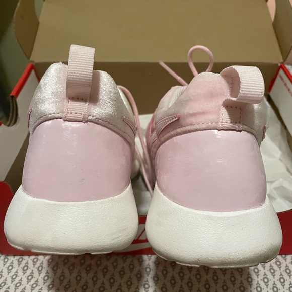 Nike Roshe One Womens Arctic Pink - Picture 4 of 6